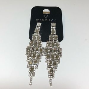 Silver Rhinestone Dangly Earrings 💧
